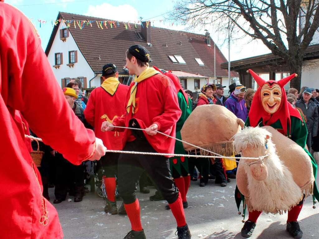 Der Fuhrmannstag zieht Tausende von Narren an.