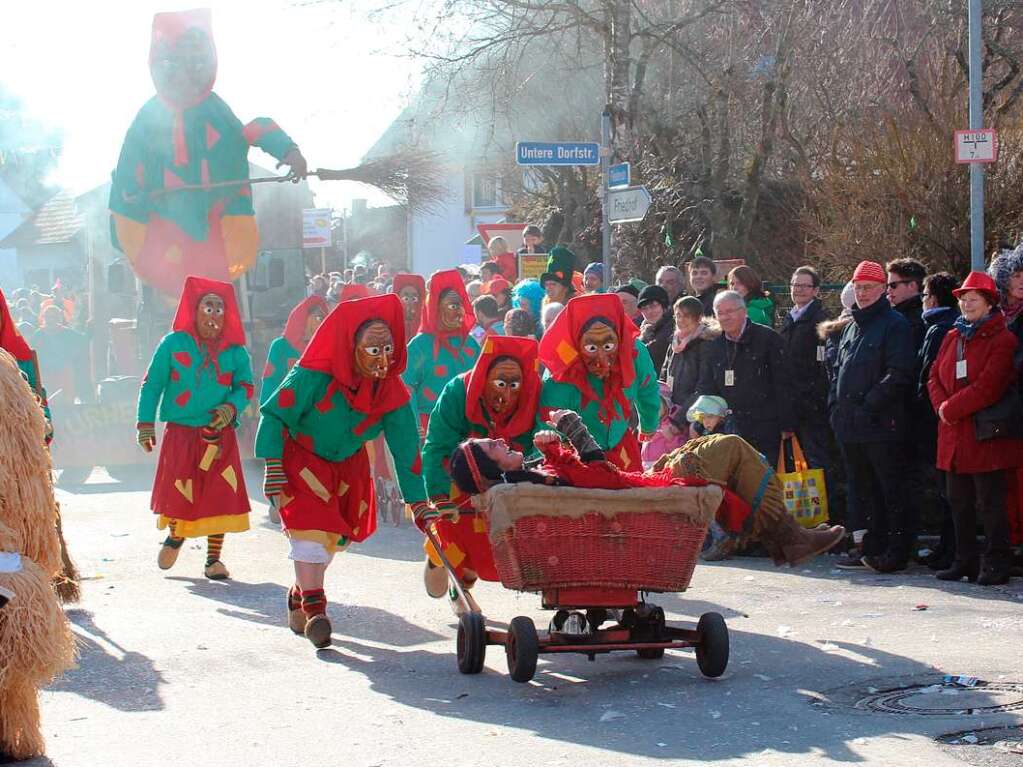 Der Fuhrmannstag zieht Tausende von Narren an.