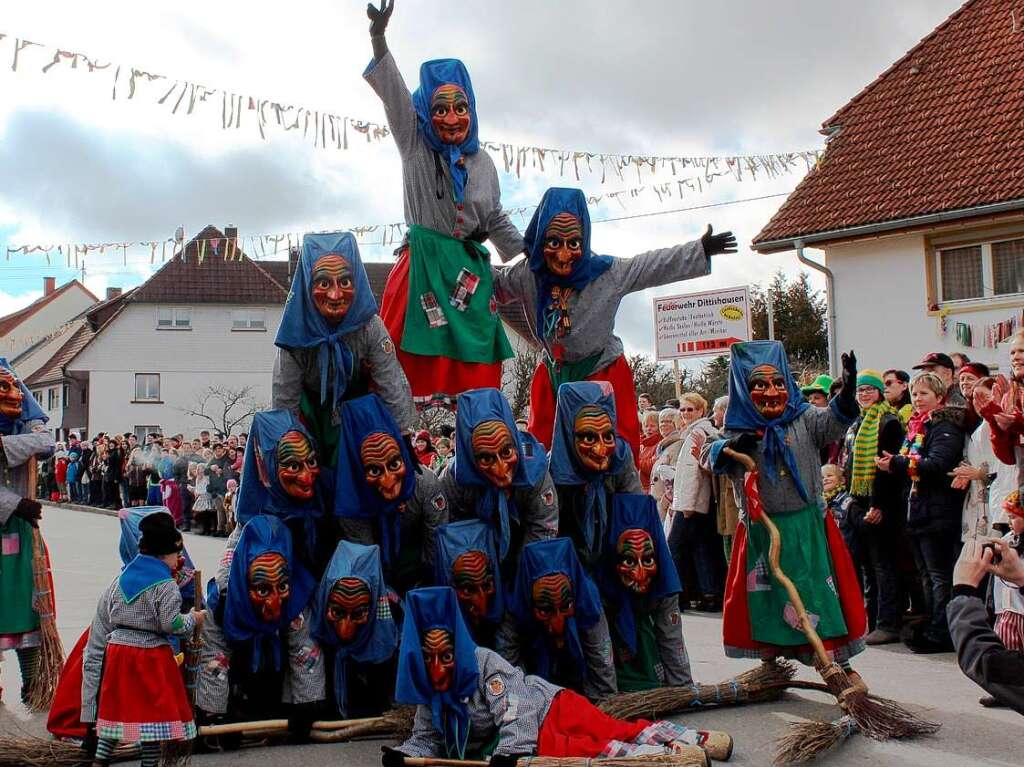 Der Fuhrmannstag zieht Tausende von Narren an.