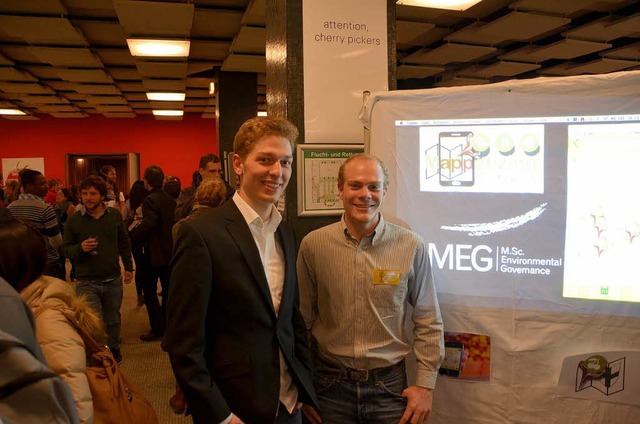 Mark Heuer und Philipp Gassner haben die App frs Smartphone entwickelt.  | Foto: Georg Sonnenberger