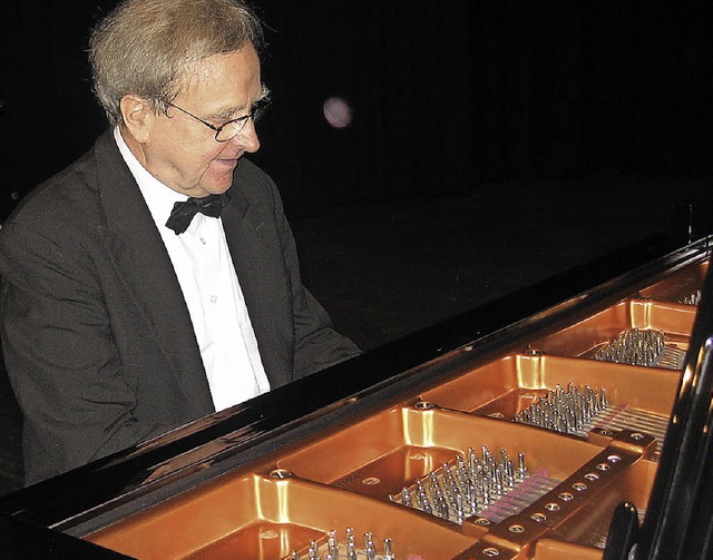 Voll konzentriert: der Denzlinger Pianist Michael Leuschner am Flgel   | Foto: Hildegard Karig