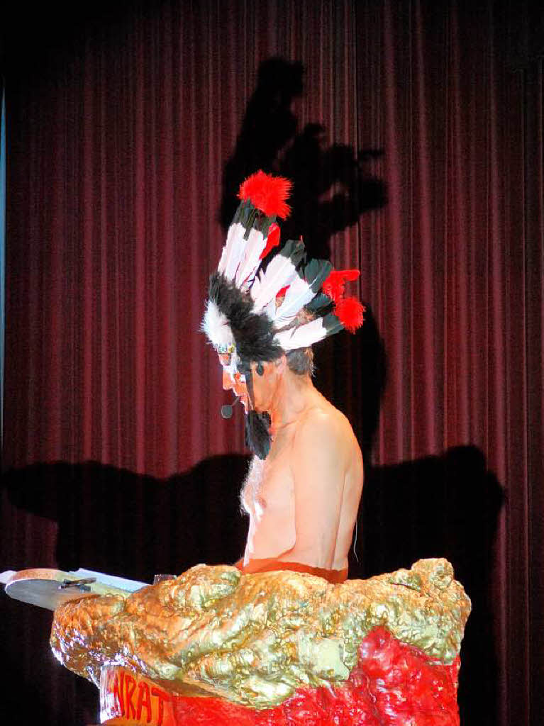 Trockener Prriewind fegte durch die Halle, als Martin Galli alias Winnetou in die Btt ritt.
