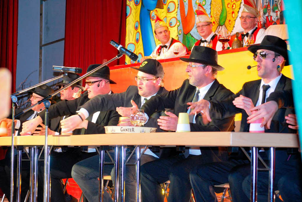 Bei einer Mischung aus Percussion und Gesang  bewiesen die Snger ihre Qualitten unter anderem auch beim Bechern.