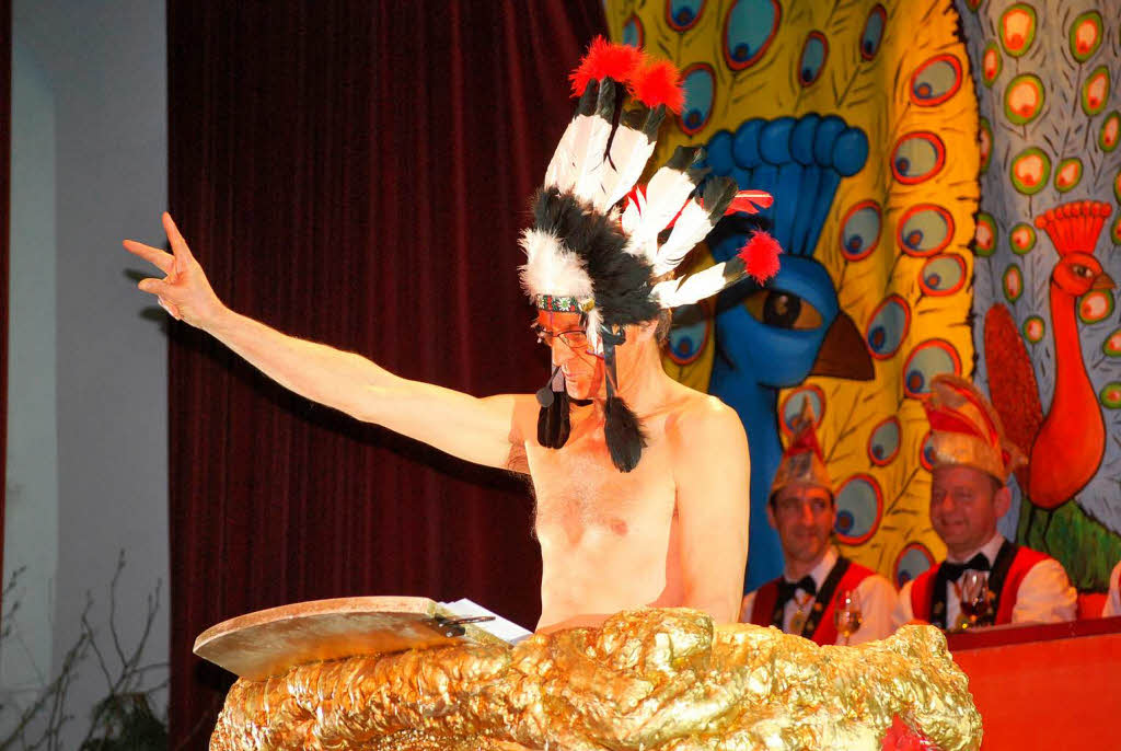 Trockener Prriewind fegte durch die Halle, als Martin Galli alias Winnetou in die Btt ritt.