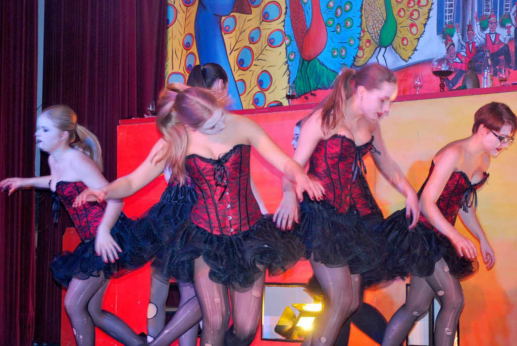 Mit Knoblauch musste sich das Publikum gegen die Dancing Queens verteidigen, die als tanzende Vampire das Frchten lehrten.