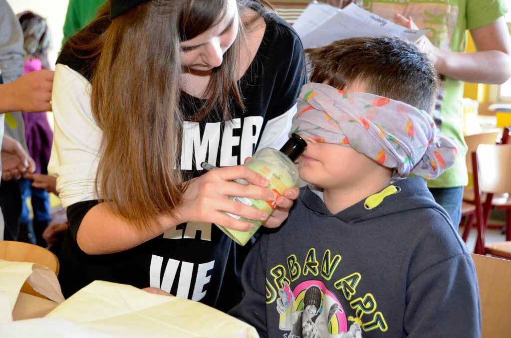 Im Blindenzimmer beim Tag der offenen Tür an der Gertrud-Luckner Realschule in Rheinfelden. Im Blindenzimmer beim Tag der offenen Tür an der Gertrud-Luckner Realschule in Rheinfelden.