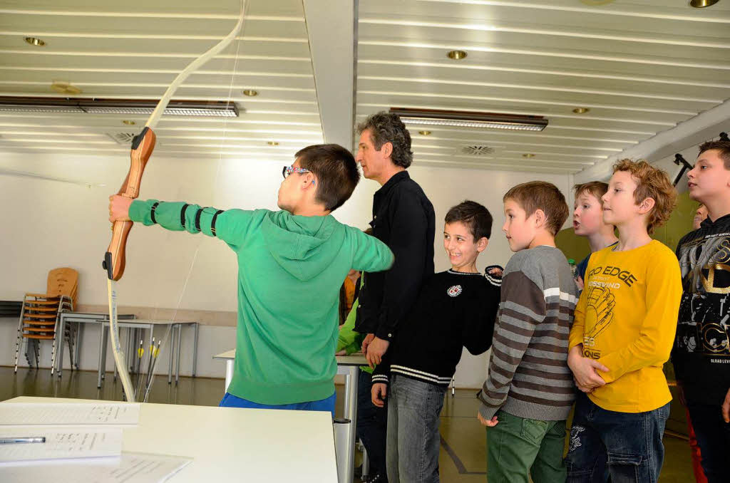 Bogenschießen in Turnierform – beim Tag der offenen Tür an der Gertrud-Luckner Realschule in Rheinfelden. Bogenschießen in Turnierform – beim Tag der offenen Tür an der Gertrud-Luckner Realschule in Rheinfelden.
