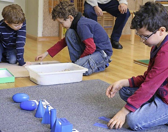 Lernen kann man nicht nur am Tisch: Di... zeigten, was fr sie Schulalltag ist.  | Foto: J. Geiger