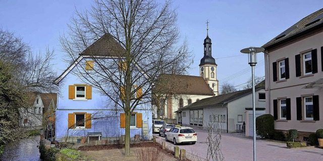 Die neu gestaltete  Dorfmitte beim Gem...222;Jahrtausendlinde&#8220; angelegt.   | Foto: ALFRED ARBANDT