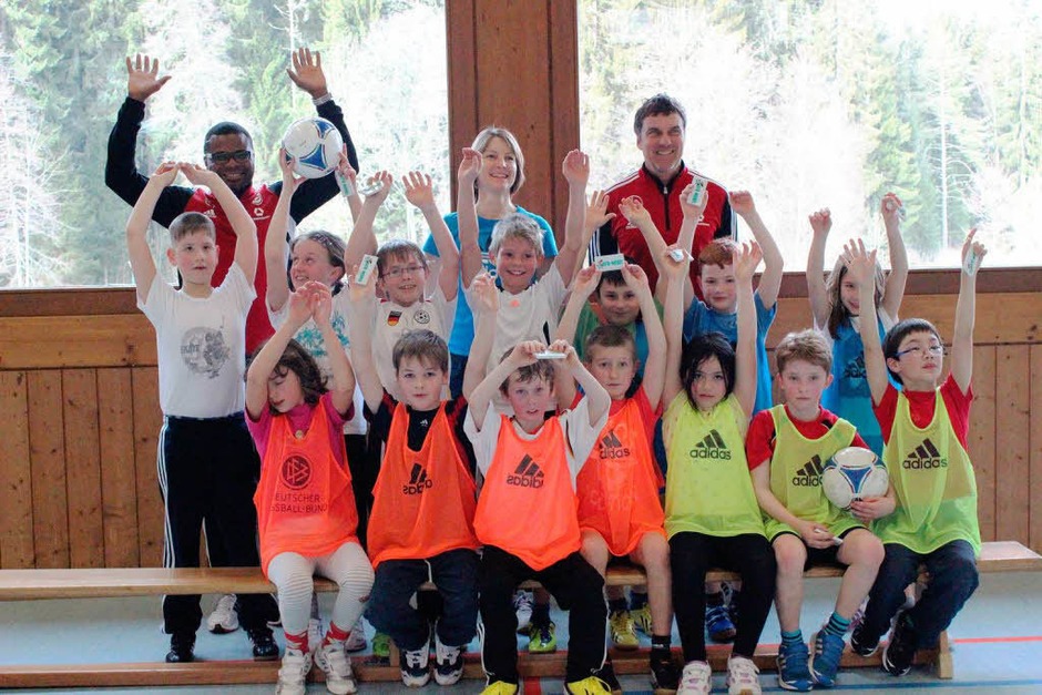 Das DFB-Mobil war zu Gast in der Hinterzartener Schule (Foto: Joachim Frommherz) Das DFB-Mobil war zu Gast in der Hinterzartener Schule (Foto: Joachim Frommherz)