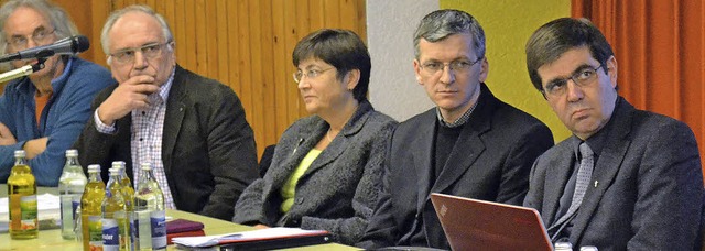 Karl Buerle, Bernhard Herrmann, Anita... vom Stiftungs- und Pfarrgemeinderat.   | Foto: Harald Rudolf