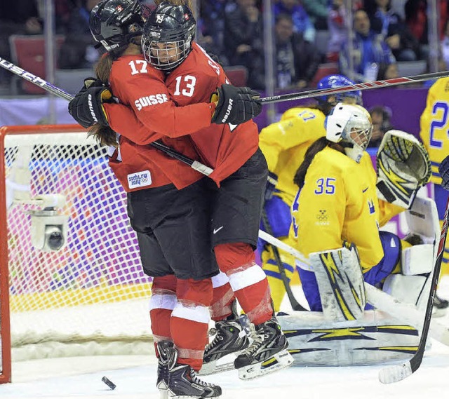 Szene aus dem olympischen Turnier der ... stellte die  Eishockeyschlger her.    | Foto: Chuck Myers/MCT/Getty Images