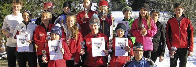 Nordische Vereinsmeisterschaften der Skizunft Bernau mit den Pokalgewinnern.  | Foto: Ulrike Spiegelhalter