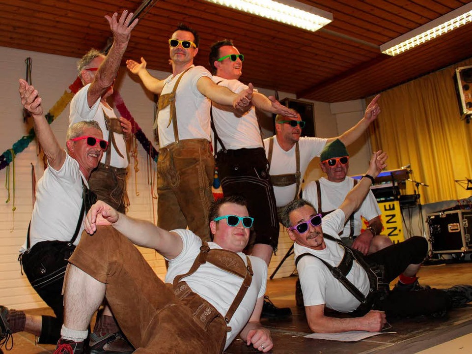 Keine Fasnet ohne Mnnerballett, hier die krachlederne Gottemer Variante  | Foto: Mario Schneberg