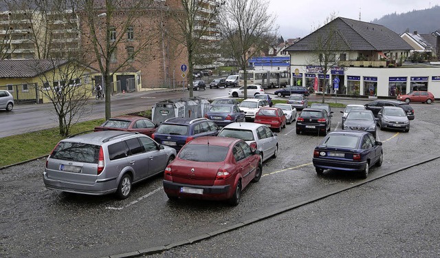 Die Stadtverwaltung prft, ob auf dem ...60 Parkpltze knnten dort entstehen.   | Foto: Christoph Breithaupt