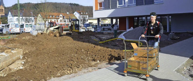 Ohne die Scharen von Schlern, die bei...vom alten ins neue Haus bewegt haben.   | Foto: Susanne Filz