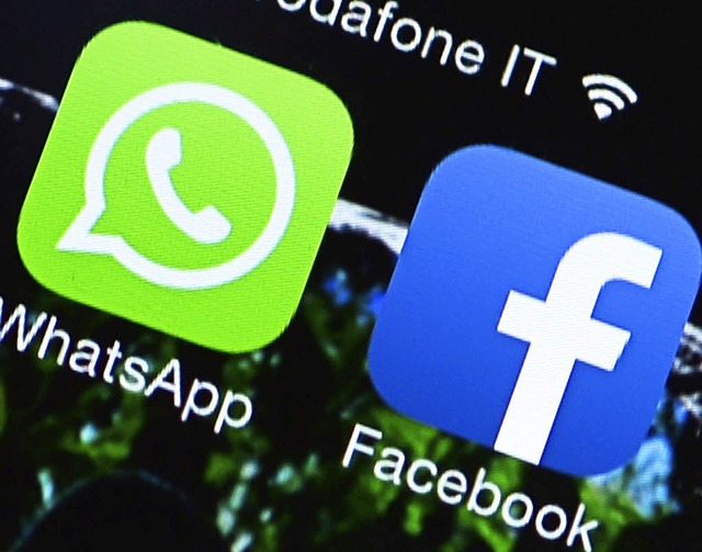 Eine Liaison, die Messengern viele neue Kunden beschert: Facebook und Whats-App  | Foto: AFP