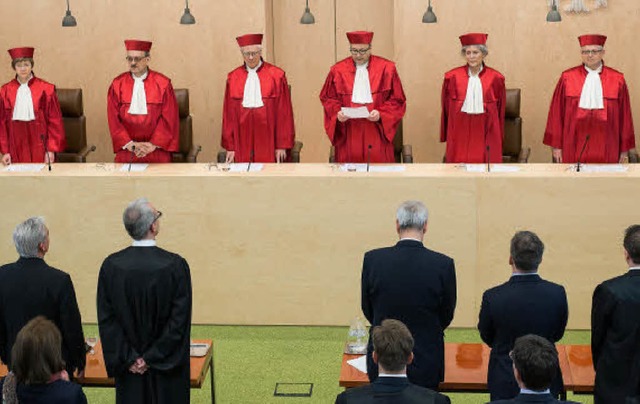 Die Karlsruher Richter entschieden sic... drei Stimmen gegen  die Sperrklausel.  | Foto: dpa
