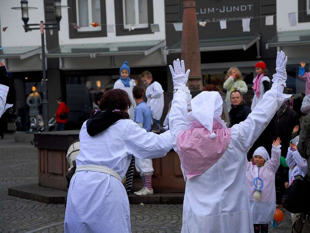 Jetzt geht’s los: Am Marktbrunnen wird schon mal geübt. Jetzt geht’s los: Am Marktbrunnen wird schon mal geübt.