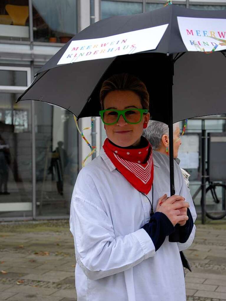 Narren brauchen sich nicht zu verstecken: Der Schirm verrät gleich, wo die Stürmer herkommen. Narren brauchen sich nicht zu verstecken: Der Schirm verrät gleich, wo die Stürmer herkommen.