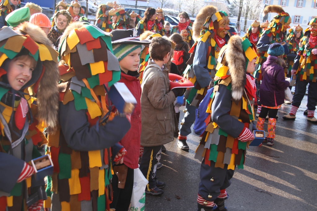 Die Galgenvgel regieren nun in Grafenhausen: Am Schmutzige Dunschdig wurden die  Kleinen im Kindergarten und alle Schler befreit.  Fr musikalische Stimmung sorgten die Studhaagher aus Brenden.