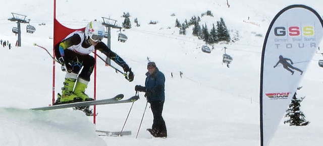 Auf dem Sprung: Anna-Lena Spitz vom SC...nd beim Skicrossrennen in Oberstdorf.   | Foto: siegmund