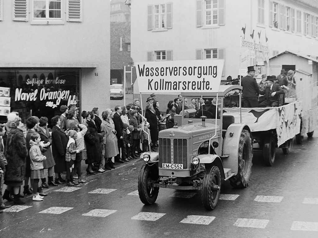 Vor 50 Jahren hieß die Fasnacht in Emmendingen noch Karneval und die Emmendinegr nahmen gern ihre damals noch selbständigen Nachbarn aufs Korn – hier die Kollmarsreuter, die Probleme mit der Wasserversorgung hatten. Vor 50 Jahren hieß die Fasnacht in Emmendingen noch Karneval und die Emmendinegr nahmen gern ihre damals noch selbständigen Nachbarn aufs Korn – hier die Kollmarsreuter, die Probleme mit der Wasserversorgung hatten.