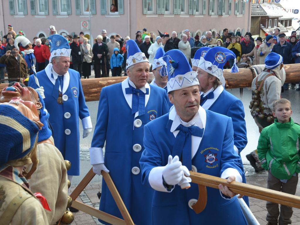 Der Narrenrat fordert Einlass ins Rathaus