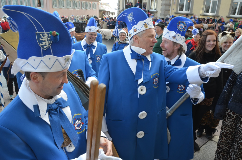 Der Narrenrat fordert Einlass ins Rathaus