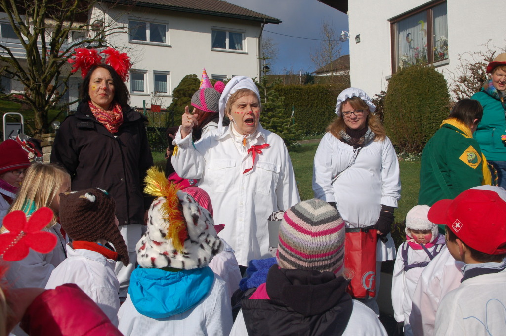 Seit genau 40 Jahren kommen die Mini-Hemdgluniks des Kindergartens am dritte Schmutzige zu Marianne Trby.