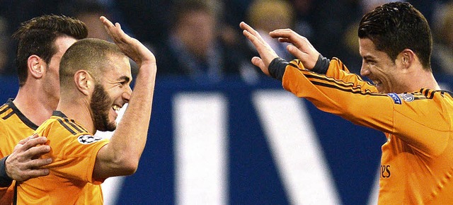 So lsst sich&#8217;s feiern: Gareth B...naldo (von links) jubeln auf Schalke.   | Foto: AFP