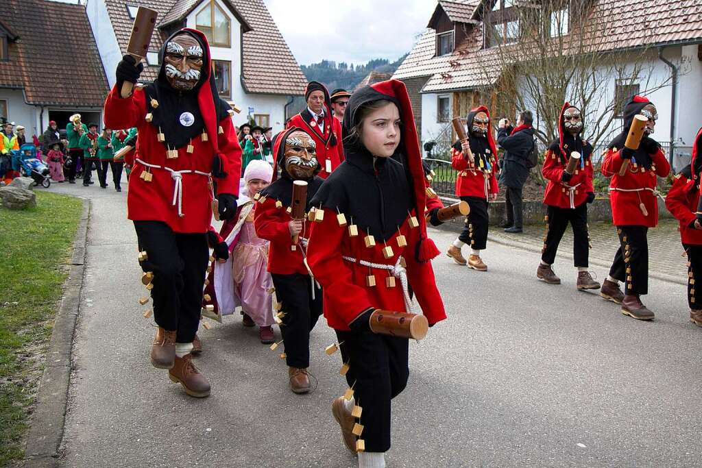 Klein, aber fein war der Kinderumzug der kleinen Schindlejokel am Fasnetfreitag in Niederwinden.