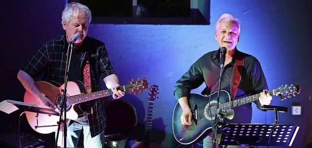 Axel Deyda (links) und Henning Lehmann beim Konzert im Schlachthof-Bistro   | Foto: Christoph Breithaupt