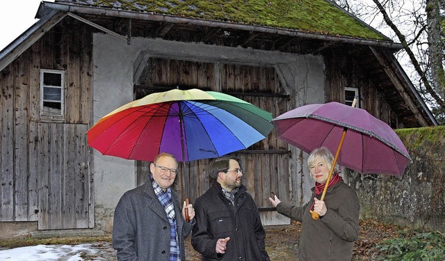 Die Planer vor der Klosterscheune: Cas...er, Stefan Blum, Brigitte von Savigny   | Foto: leopold rombach