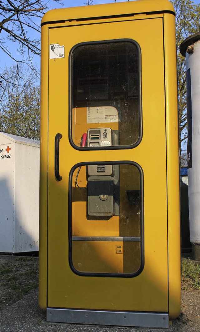 Kaum mehr zu finden in Deutschland: die gelbe Telefonzelle.   | Foto: Schmidt