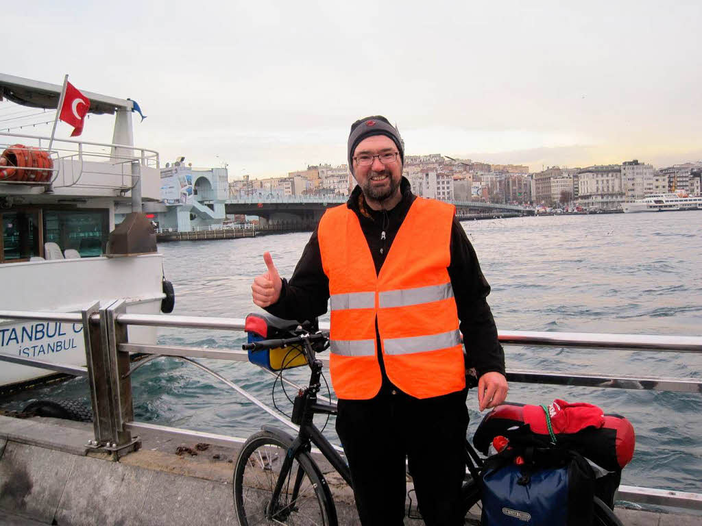 Olaf Witte am Endpunkt  seiner  Radtour in Istanbul