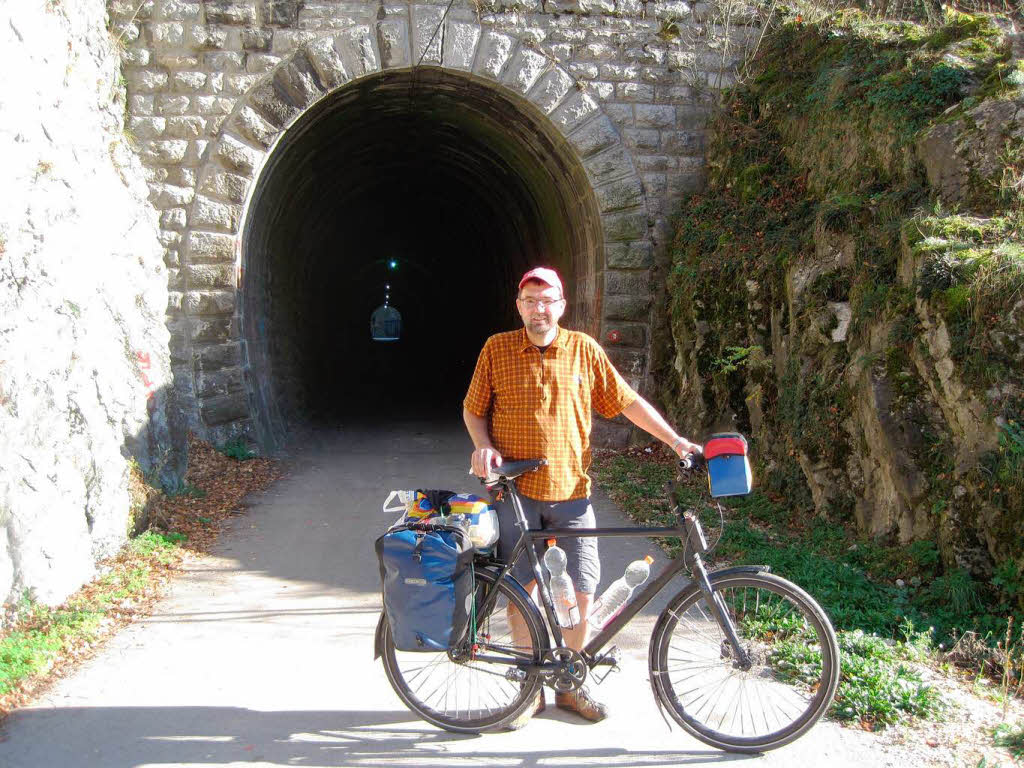 Auf der zum Radweg umgebauten ehemaligen  Bahnstrecke Belgrad - Sarajewo