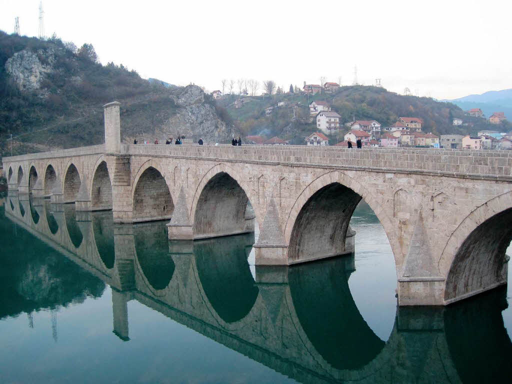 Die osmanische Brcke ber die Drina aus dem 16. Jahrhundert: Ivo Andric hat ber sie einen grandiosen Roman geschrieben.