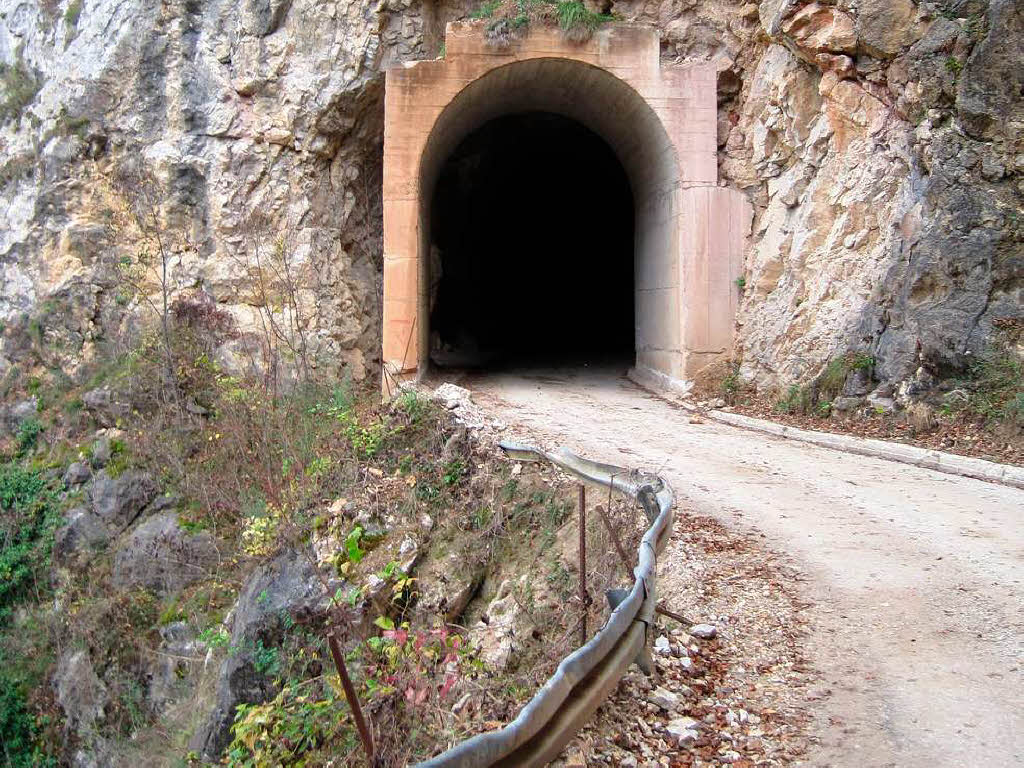 Tunnel beim Drina-Stausee in Bosnien