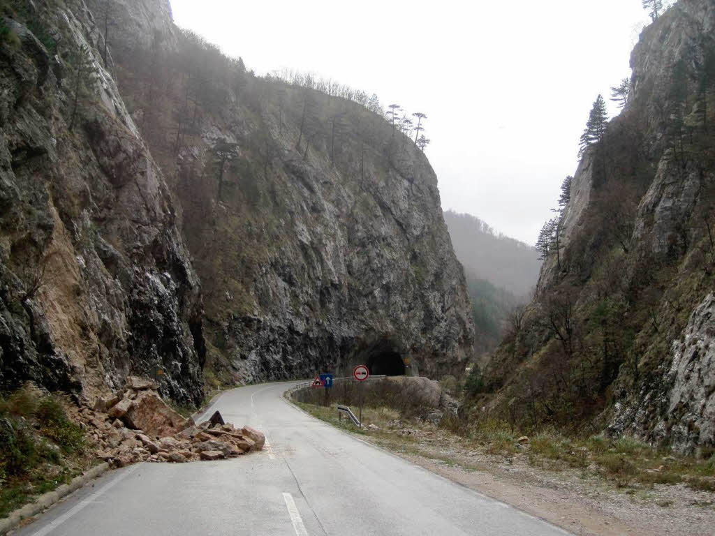 Steinschlag beim Cemerno Pass in Bosnien