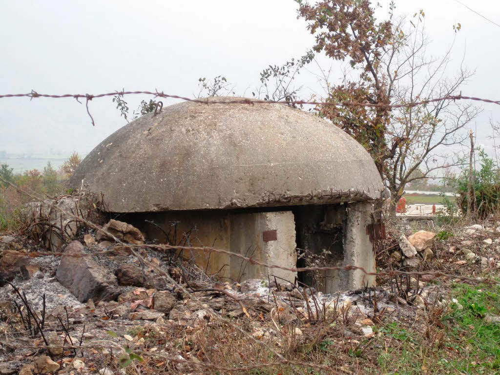 Ein-Mann-Bunker an der Grenze zu Albanien