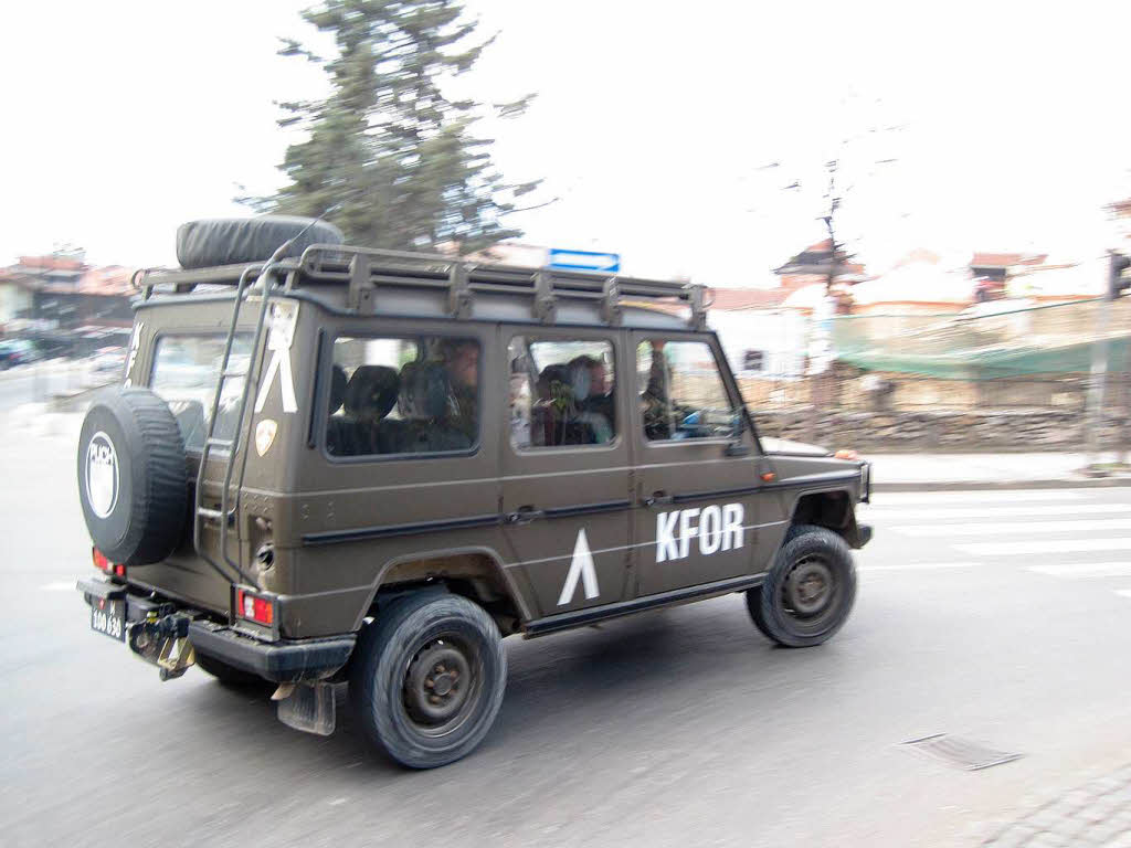 Schweizer K-FOR-Fahrzeug in Prizren: Hier sind auch die deutschen K-FOR-Truppen stationiert.