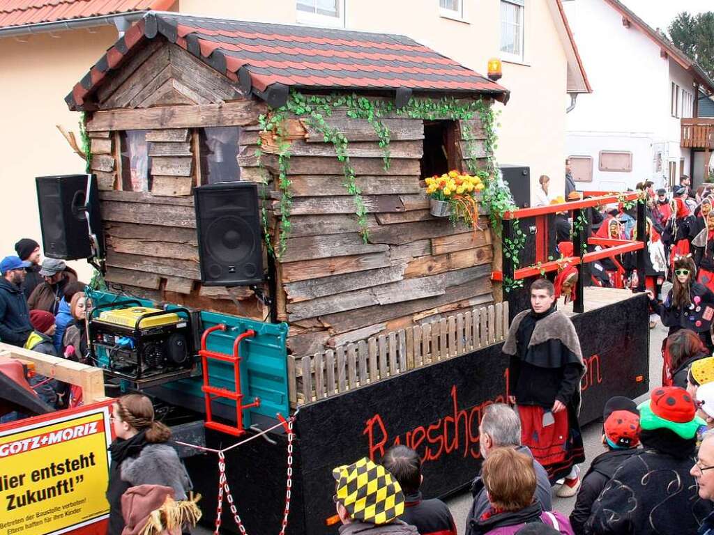 Die Hlle war wieder los in Wettelbrunn: Mehr als 1200 Hstrger aus 59 Gruppen und 12 Motivwgen machten das Dorf unsicher.