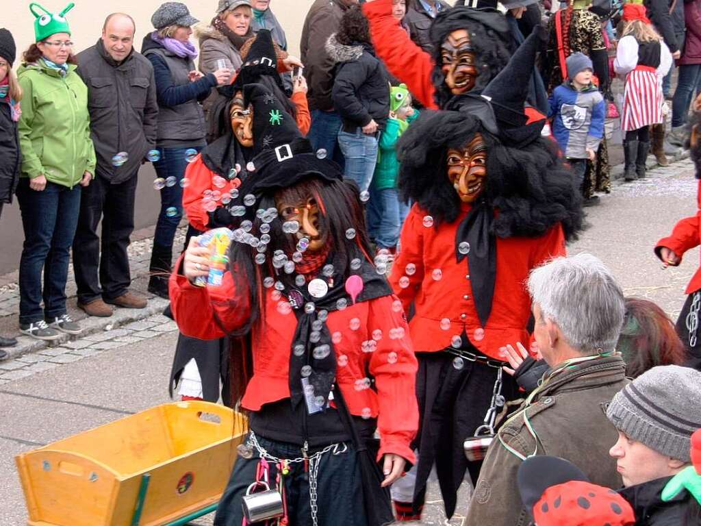 Die Hlle war wieder los in Wettelbrunn: Mehr als 1200 Hstrger aus 59 Gruppen und 12 Motivwgen machten das Dorf unsicher.