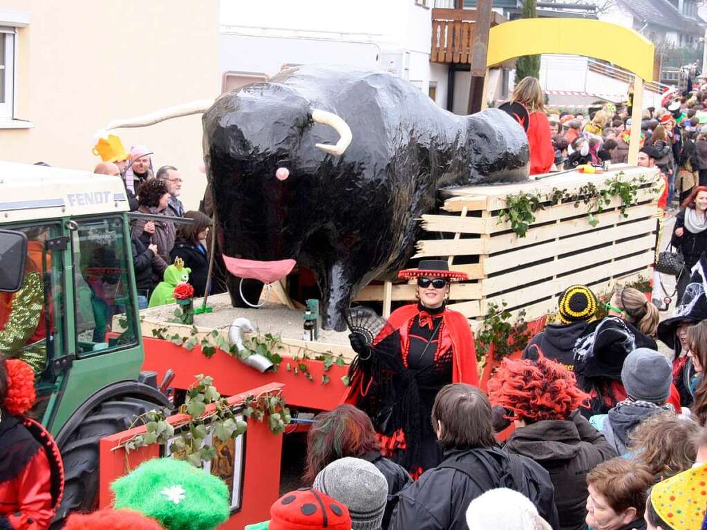 Die Hlle war wieder los in Wettelbrunn: Mehr als 1200 Hstrger aus 59 Gruppen und 12 Motivwgen machten das Dorf unsicher.