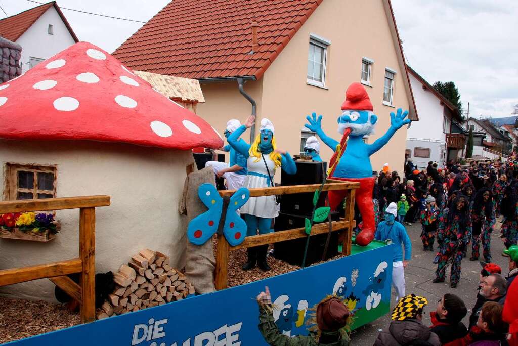 Die Hlle war wieder los in Wettelbrunn: Mehr als 1200 Hstrger aus 59 Gruppen und 12 Motivwgen machten das Dorf unsicher.