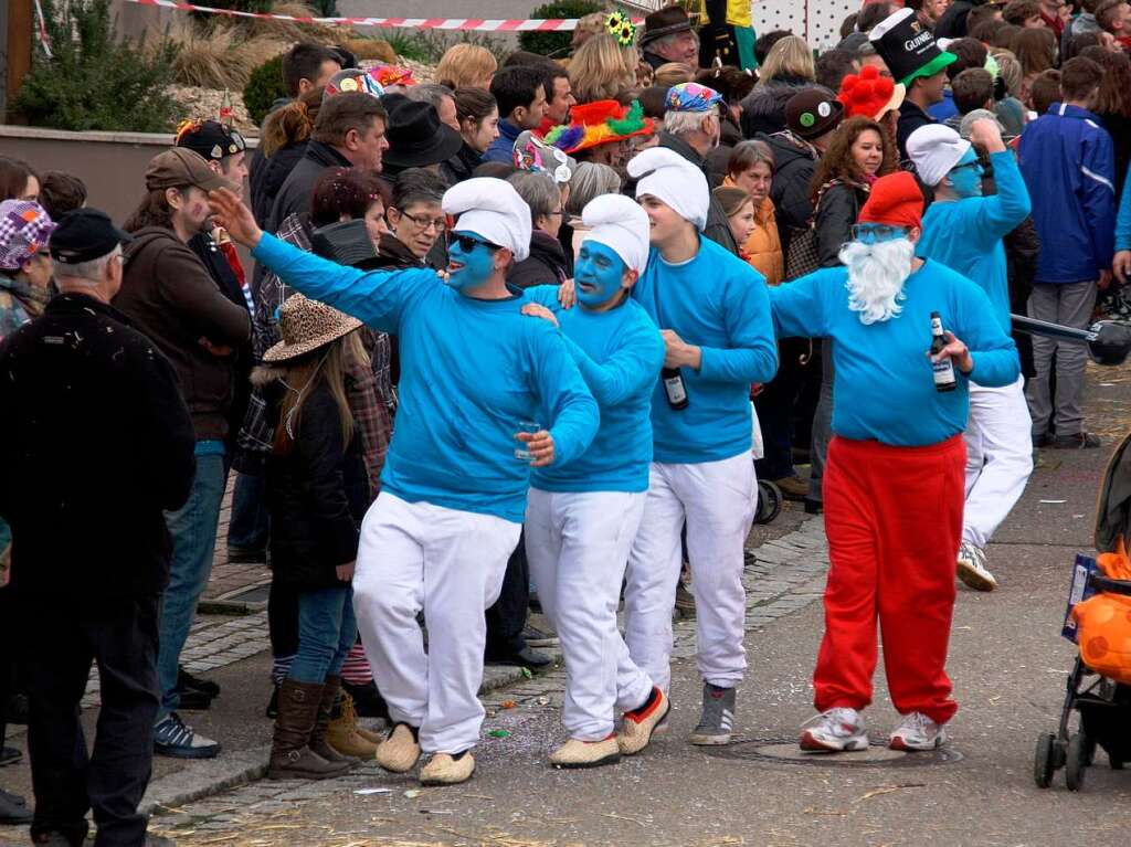 Die Hlle war wieder los in Wettelbrunn: Mehr als 1200 Hstrger aus 59 Gruppen und 12 Motivwgen machten das Dorf unsicher.