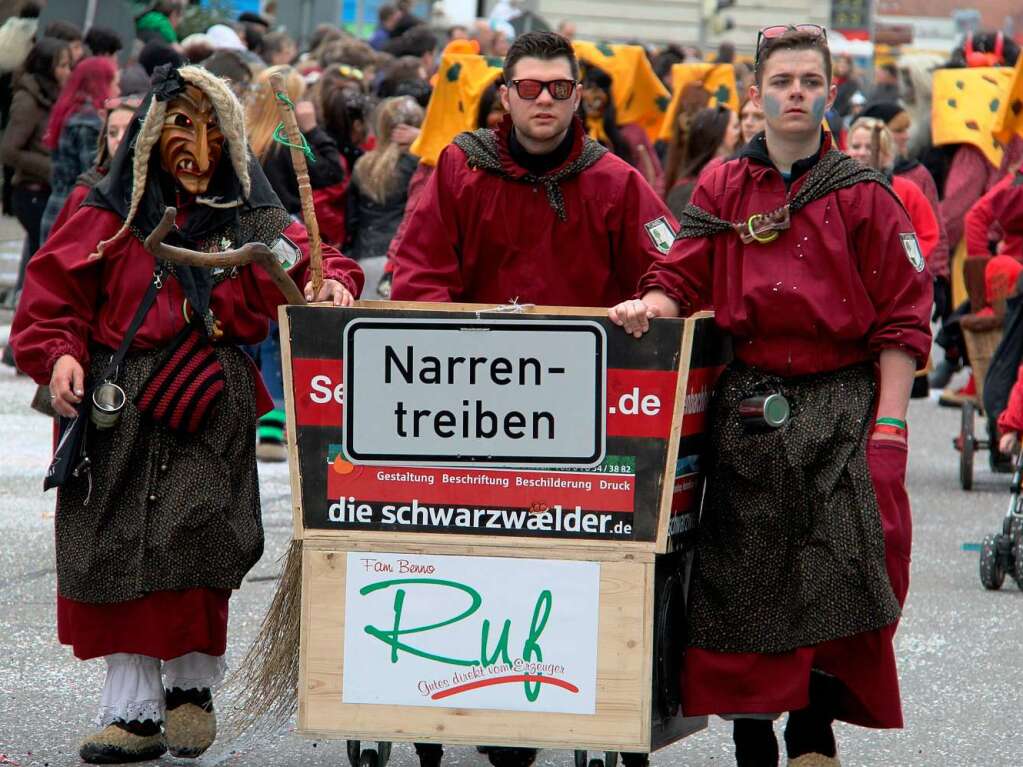 Buntes Treiben in der Kurstadt: der Bad Krozinger Fasnet-Umzug 2014