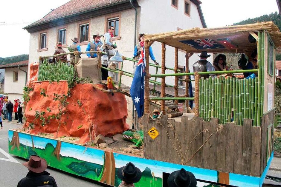Die Krokodilfänger aus Merdingen waren auch beim Schindlejokelumzug in Niederwinden - so bleibt die Elz garantiert Krokodil-frei. (Foto: Helmut Häringer) Die Krokodilfänger aus Merdingen waren auch beim Schindlejokelumzug in Niederwinden - so bleibt die Elz garantiert Krokodil-frei. (Foto: Helmut Häringer)