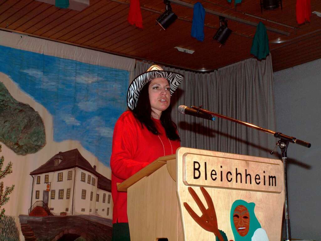 Zunftabend der Zyndusse in Bleichheim: Renate Maurer hats vom Ortsgeschehen